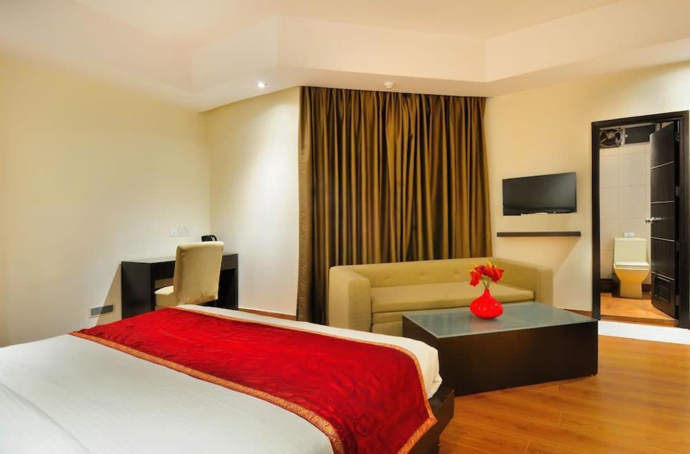 Zenith Hotel - Delhi Airport Нью-Дели Экстерьер фото