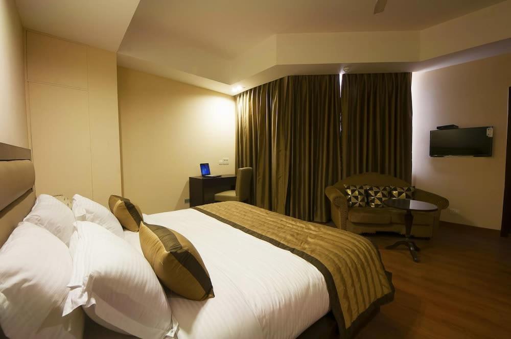 Zenith Hotel - Delhi Airport Нью-Дели Экстерьер фото