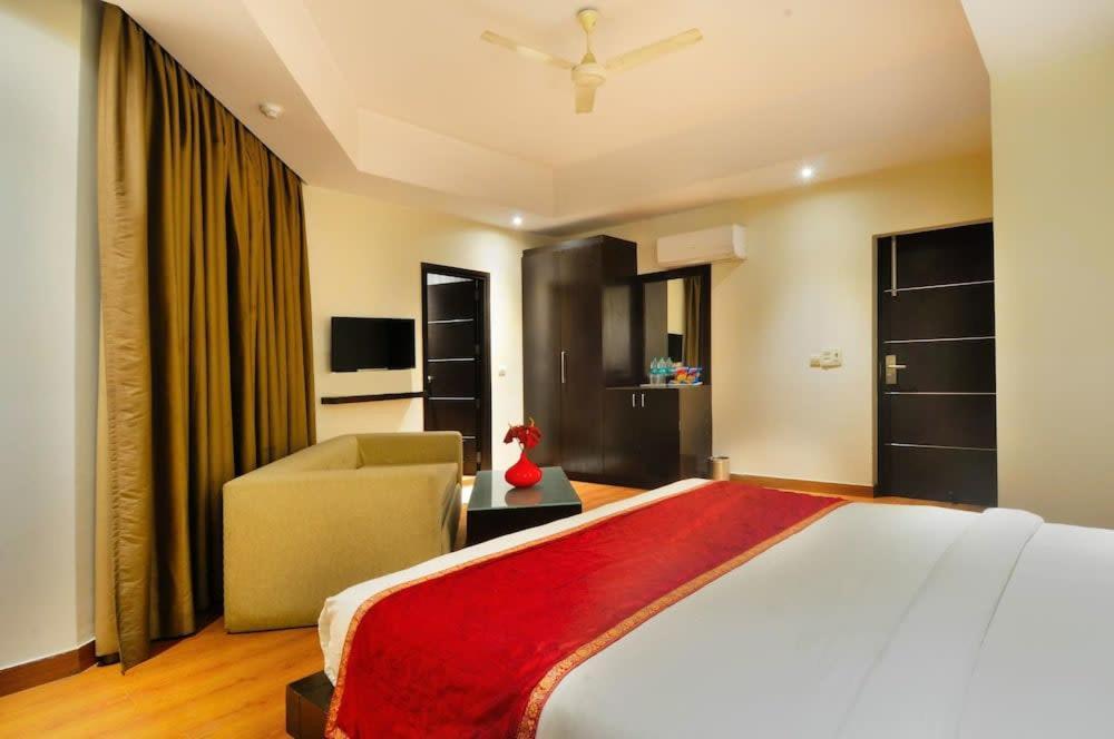 Zenith Hotel - Delhi Airport Нью-Дели Экстерьер фото