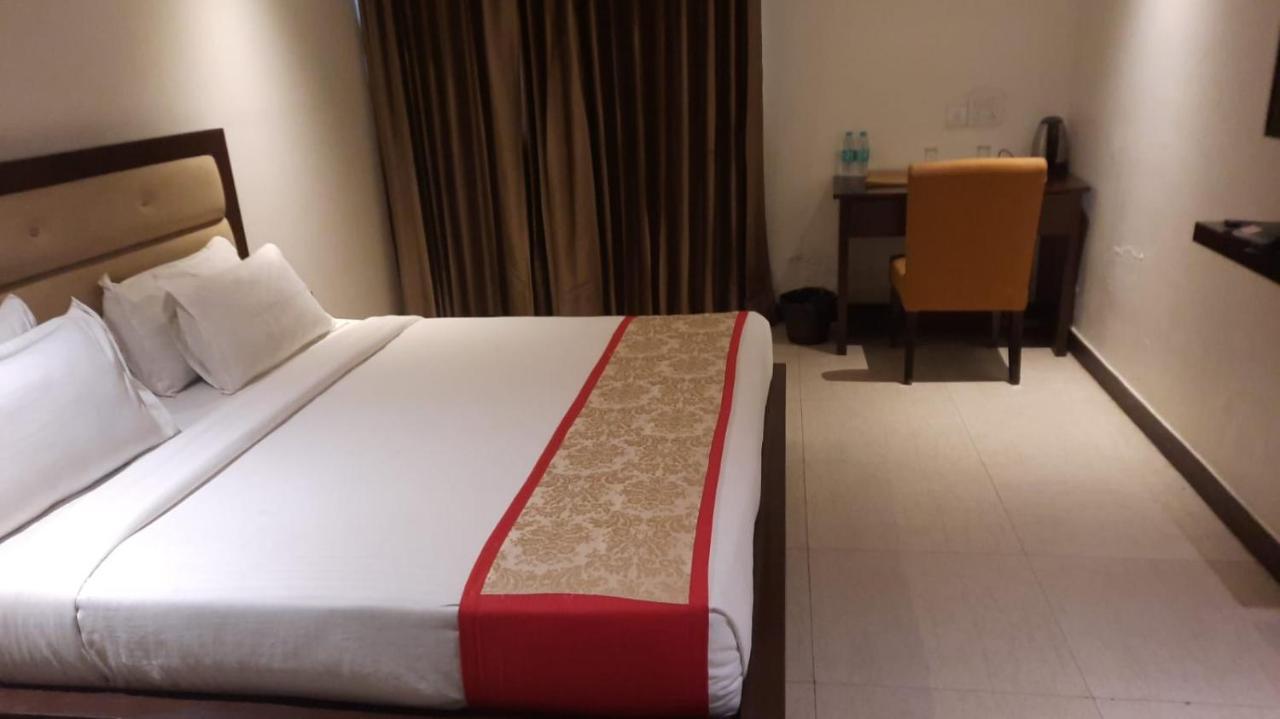 Zenith Hotel - Delhi Airport Нью-Дели Экстерьер фото