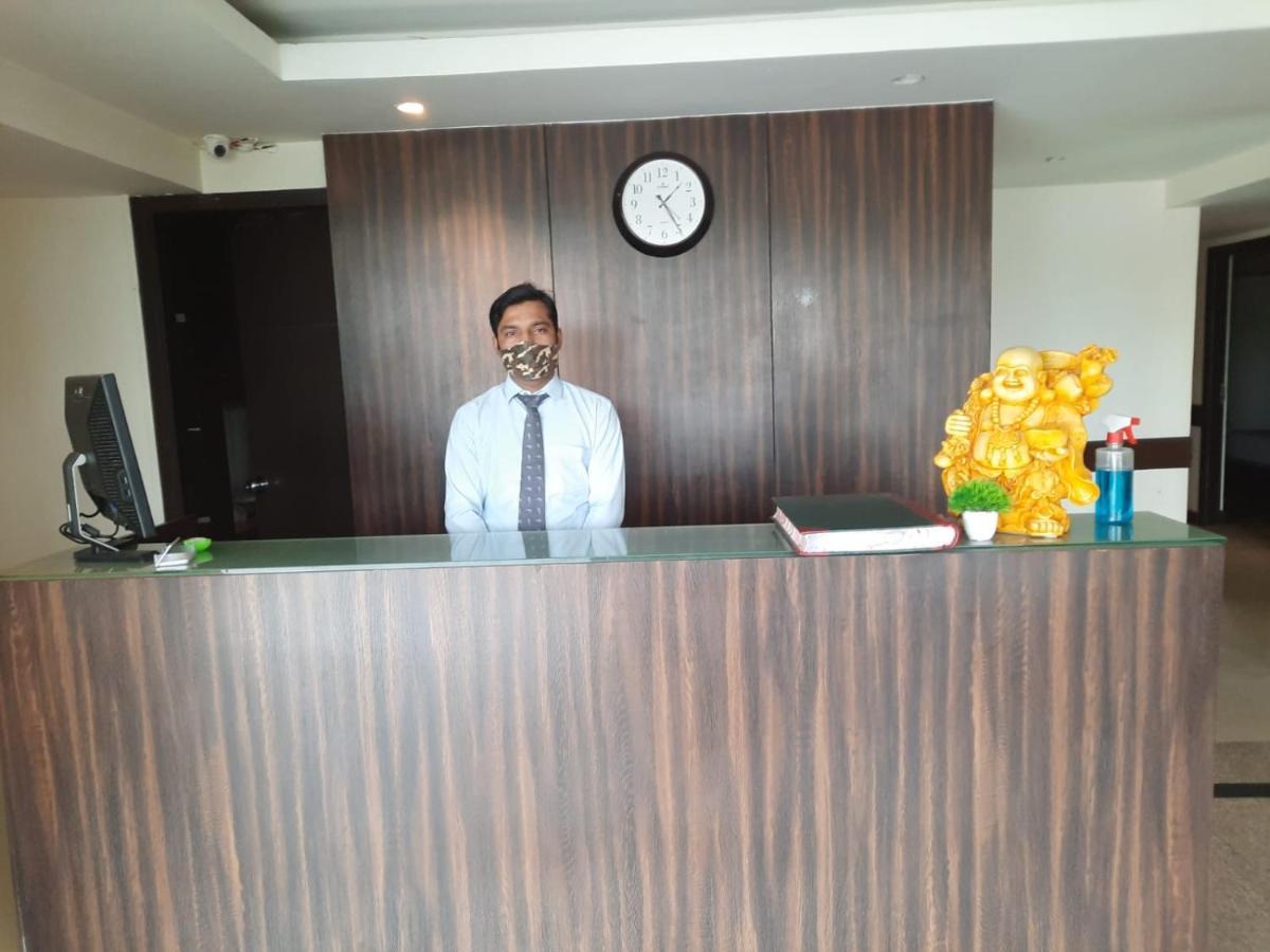 Zenith Hotel - Delhi Airport Нью-Дели Экстерьер фото