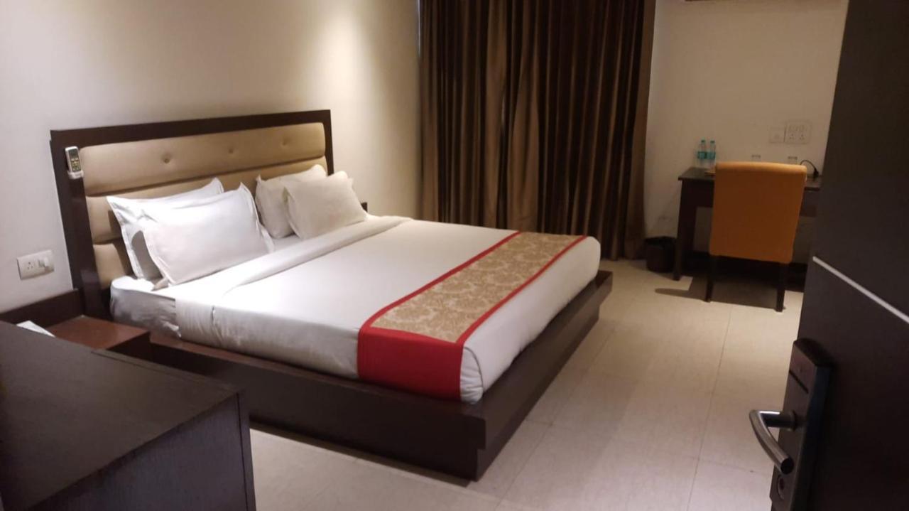 Zenith Hotel - Delhi Airport Нью-Дели Экстерьер фото