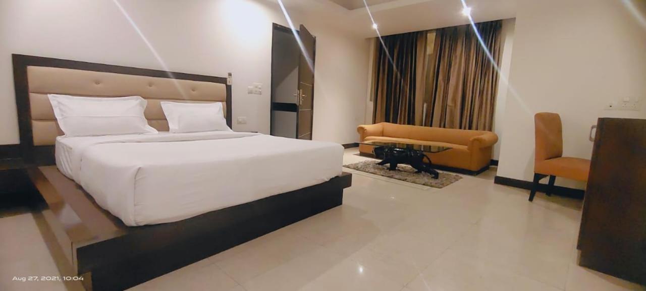 Zenith Hotel - Delhi Airport Нью-Дели Экстерьер фото